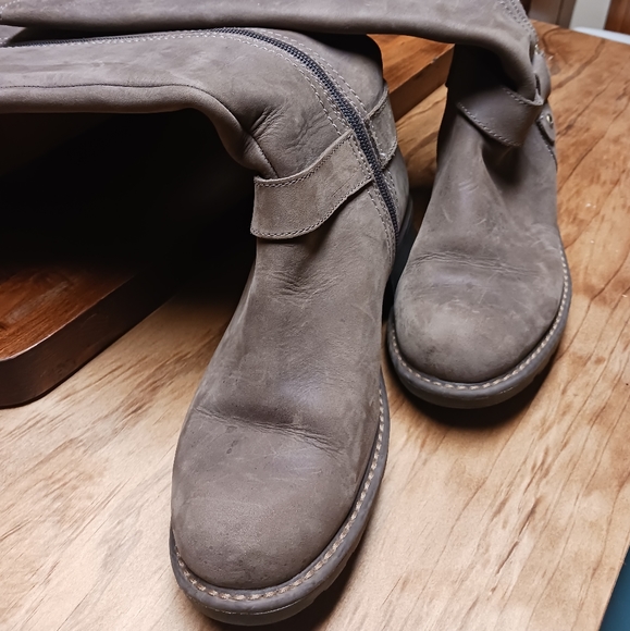 Clarks Gray Suede 100% Leather Knee - High Block Heel Boots - Picture 3 of 9